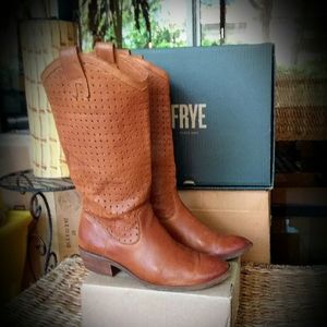 FRYE Western Leather Boots. 8,5B
